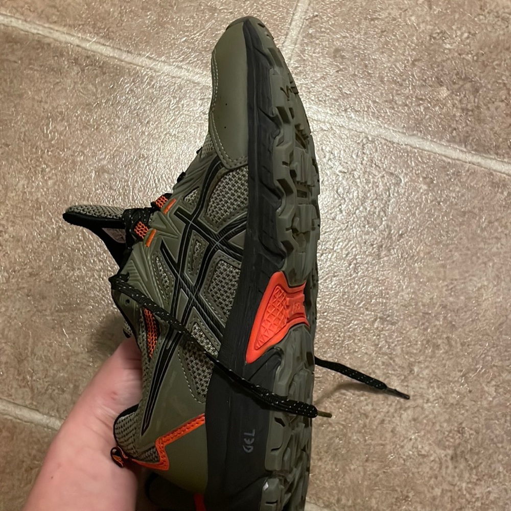 Aasics men’s shoes size eight